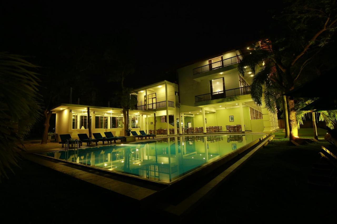 Diya Dahara Lake Resort Yala Dış mekan fotoğraf