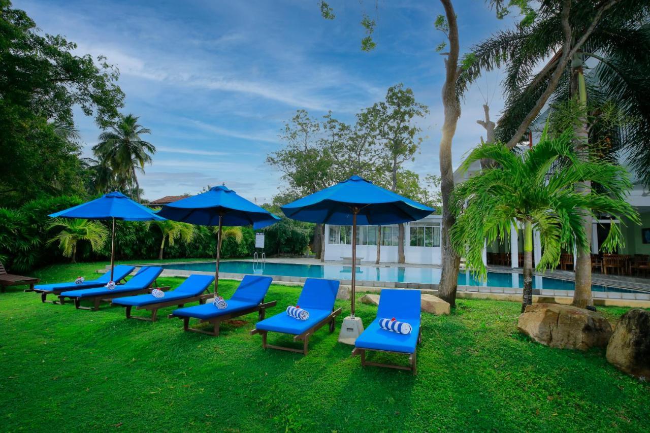 Diya Dahara Lake Resort Yala Dış mekan fotoğraf