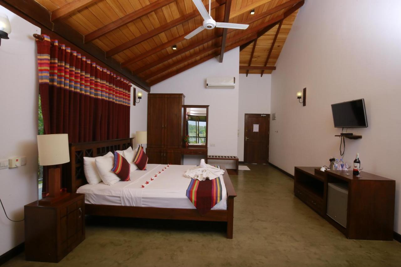 Diya Dahara Lake Resort Yala Dış mekan fotoğraf