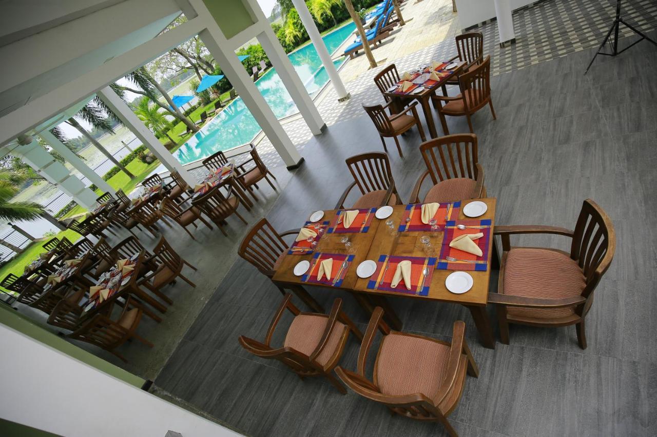 Diya Dahara Lake Resort Yala Dış mekan fotoğraf