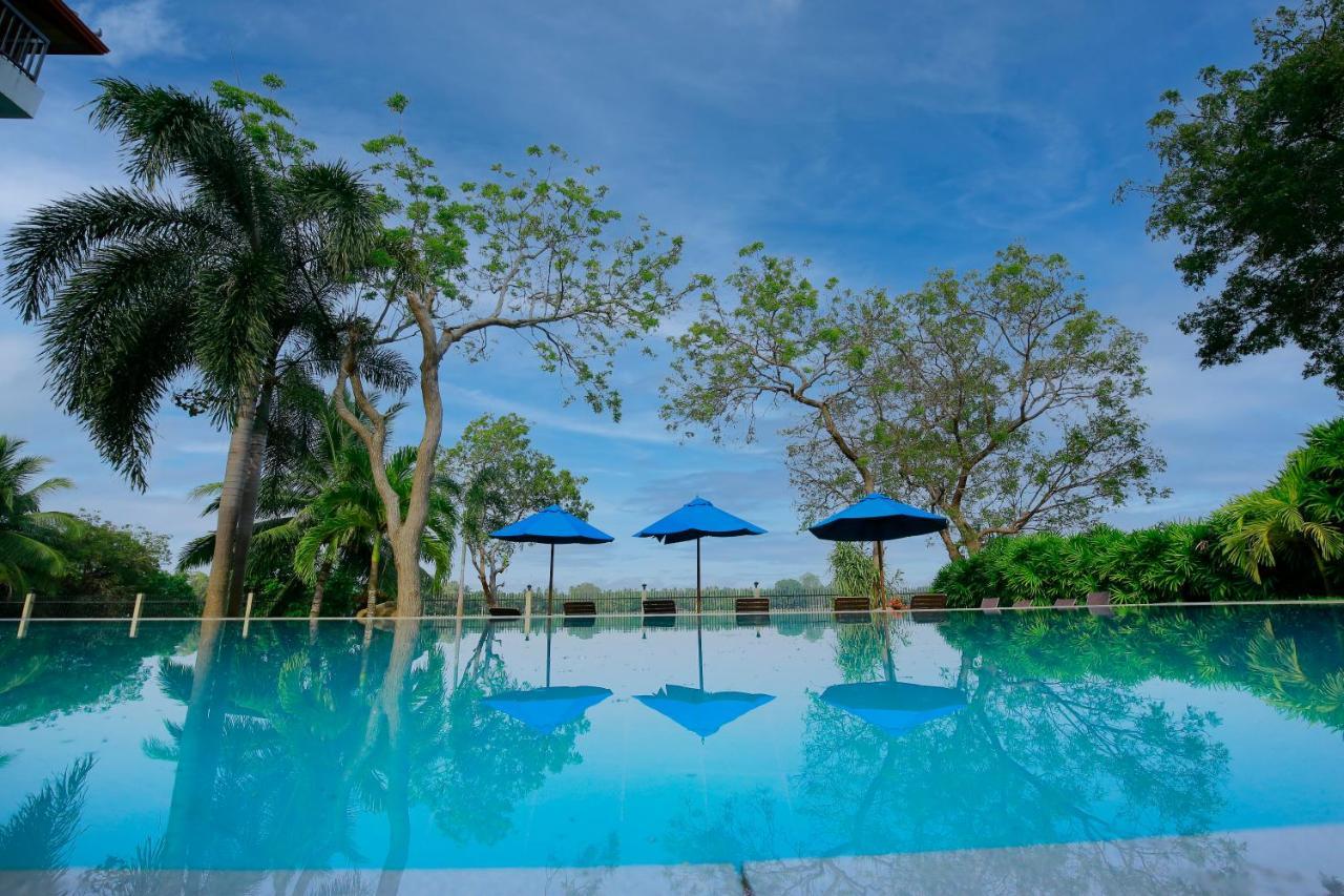 Diya Dahara Lake Resort Yala Dış mekan fotoğraf