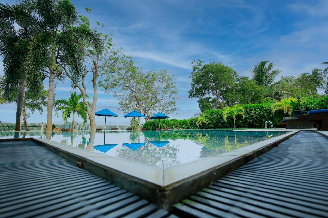 Diya Dahara Lake Resort Yala Dış mekan fotoğraf