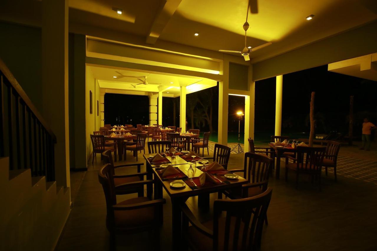 Diya Dahara Lake Resort Yala Dış mekan fotoğraf