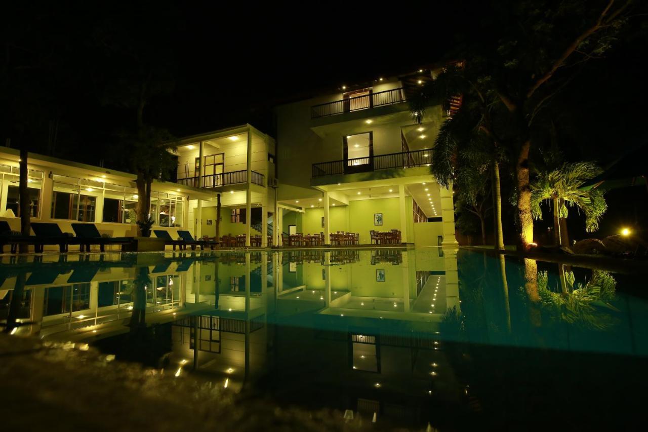 Diya Dahara Lake Resort Yala Dış mekan fotoğraf