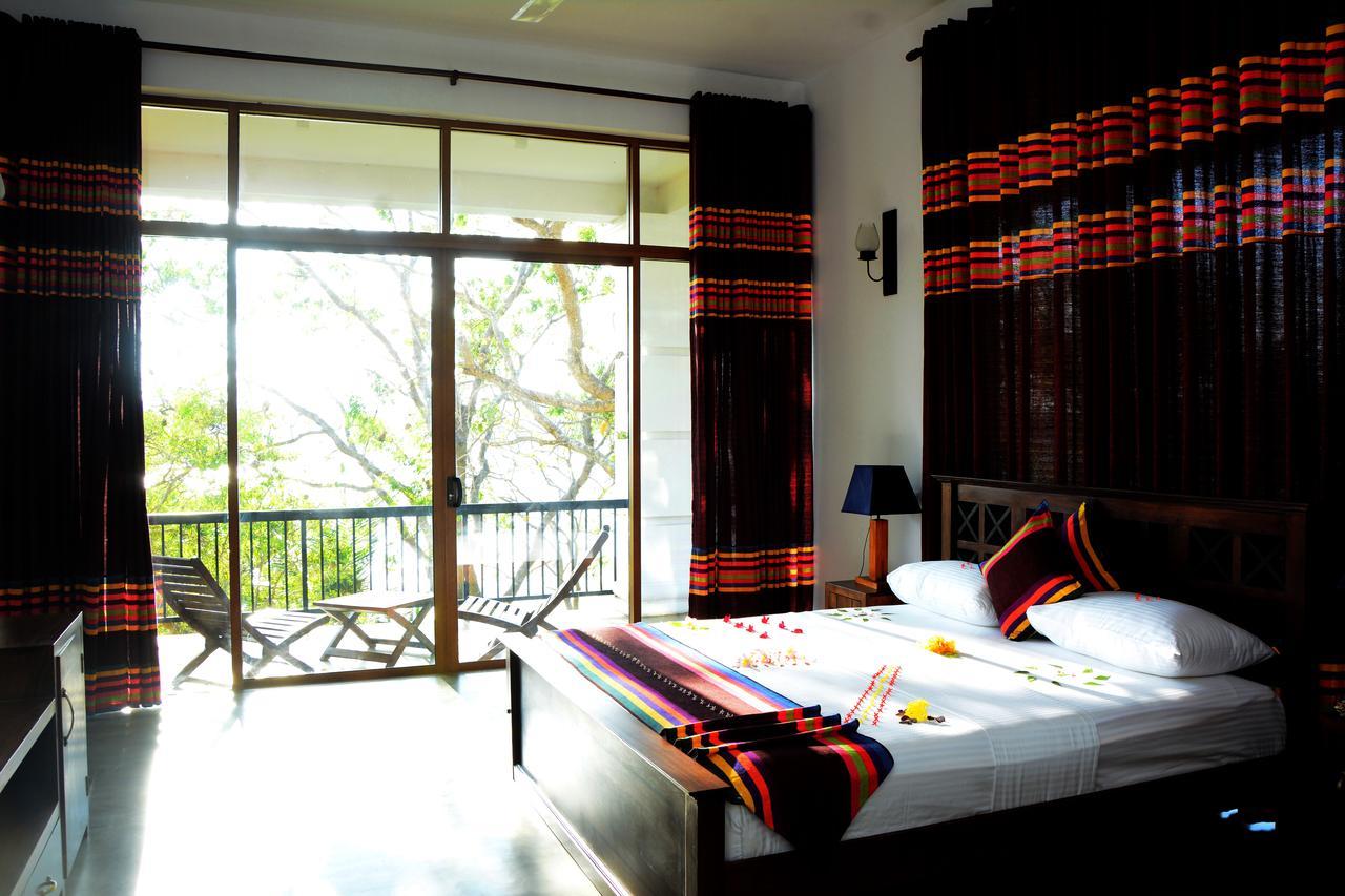 Diya Dahara Lake Resort Yala Dış mekan fotoğraf