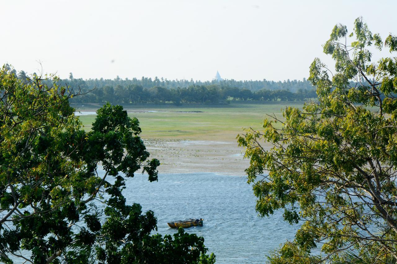 Diya Dahara Lake Resort Yala Dış mekan fotoğraf