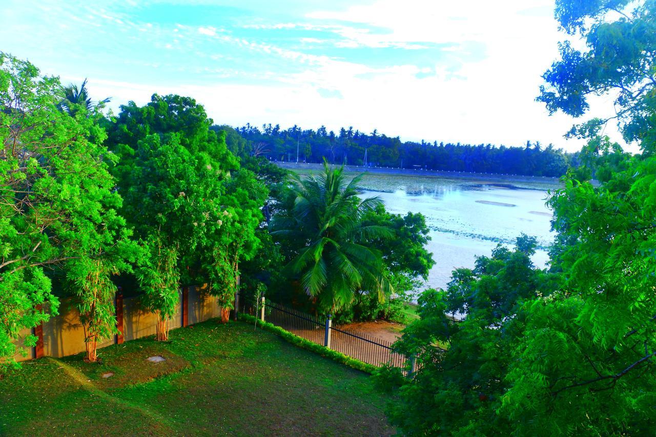 Diya Dahara Lake Resort Yala Dış mekan fotoğraf