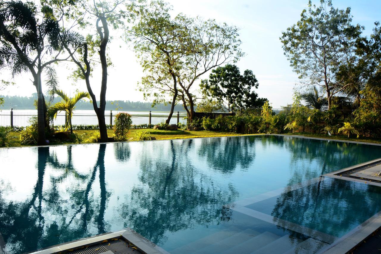 Diya Dahara Lake Resort Yala Dış mekan fotoğraf