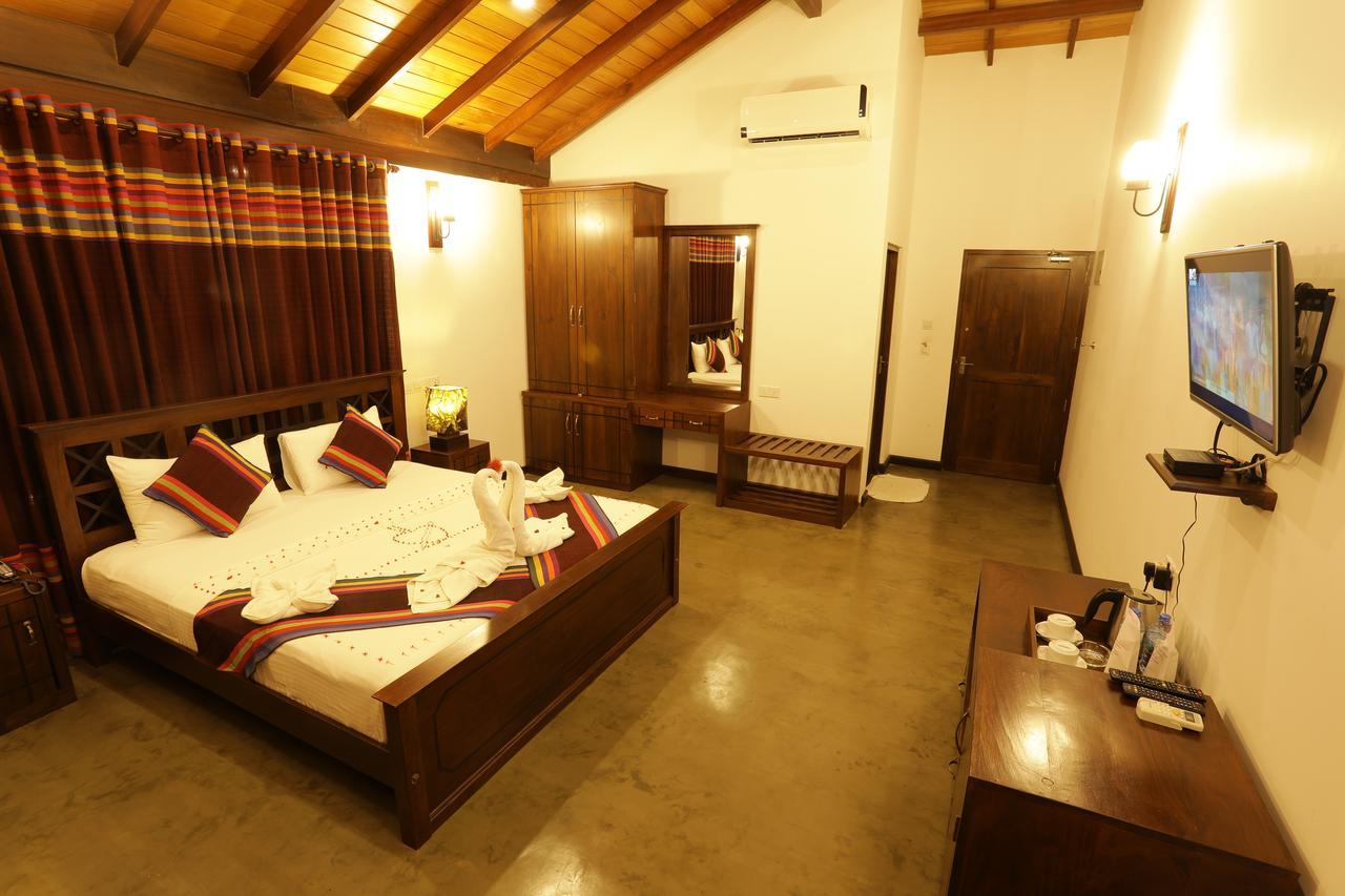 Diya Dahara Lake Resort Yala Dış mekan fotoğraf