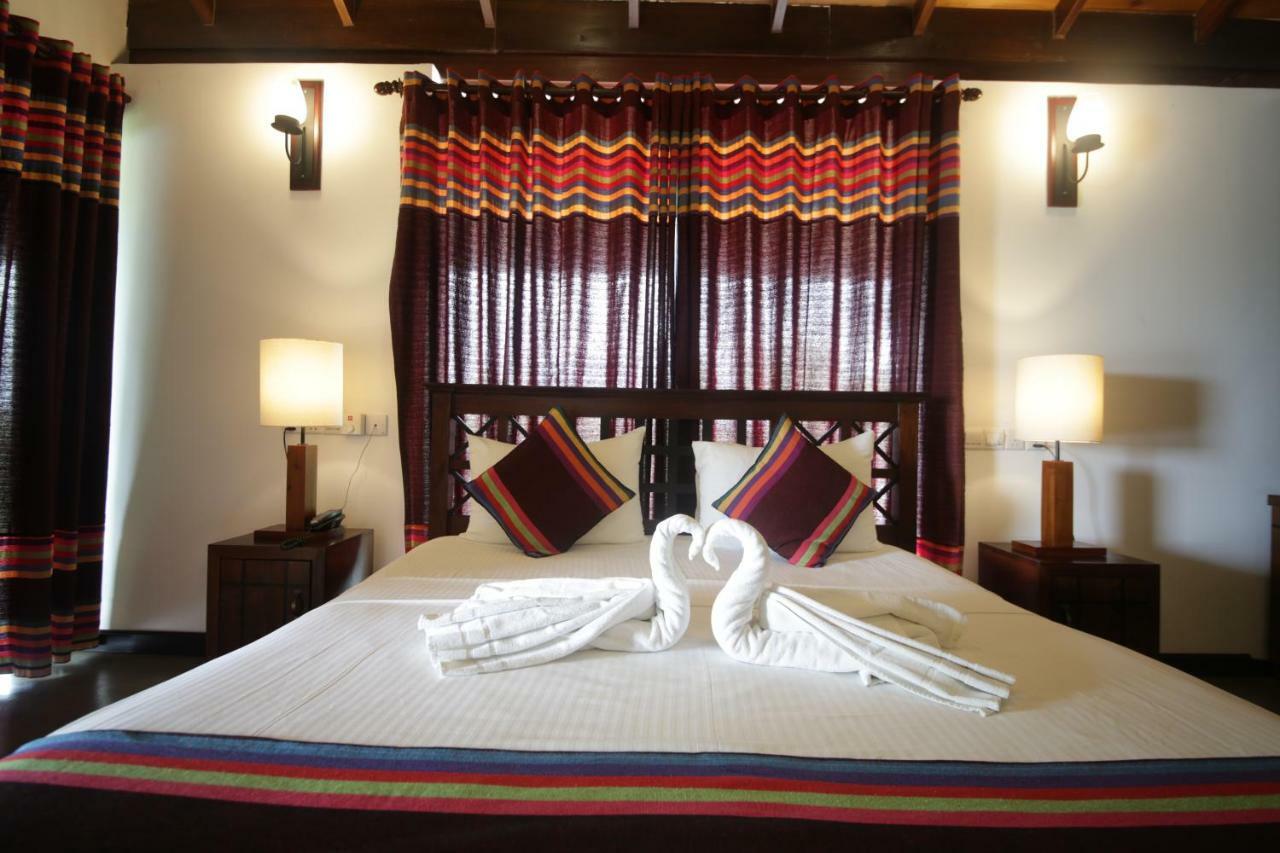 Diya Dahara Lake Resort Yala Dış mekan fotoğraf