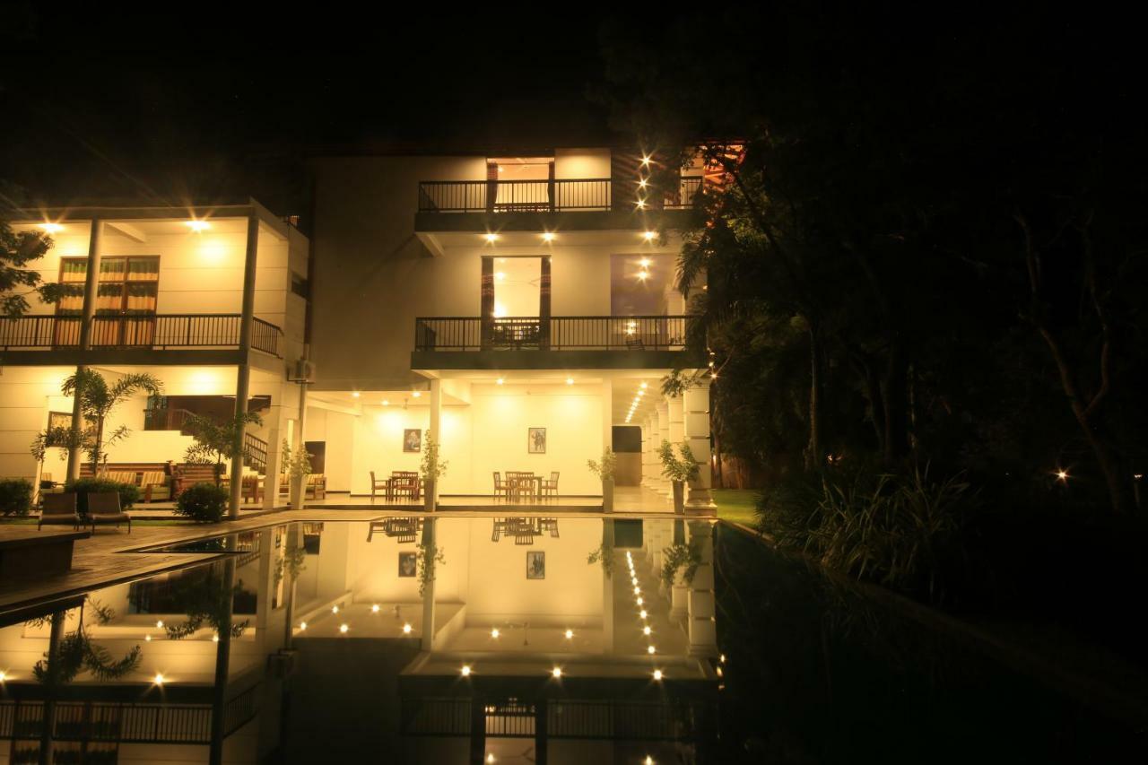 Diya Dahara Lake Resort Yala Dış mekan fotoğraf